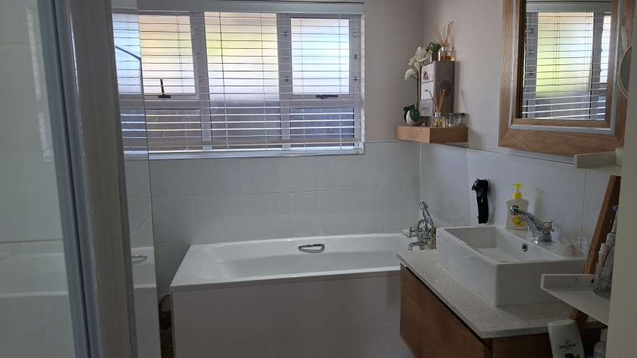 4 Bedroom Property for Sale in Gonubie Eastern Cape